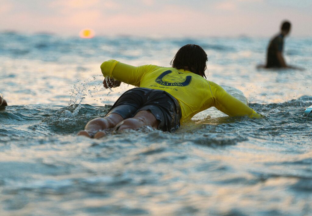 como remar en surf correctamente