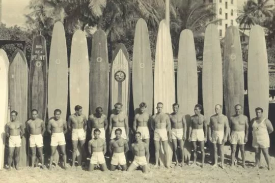 HISTORIA DEL SURF
