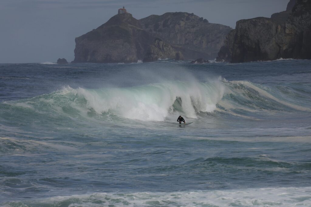 tow-in surf